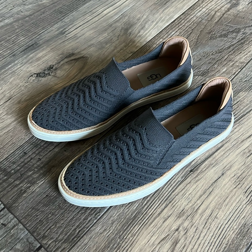 Ugg Sammy Sneaker EUC Grey size 7 Slip-on